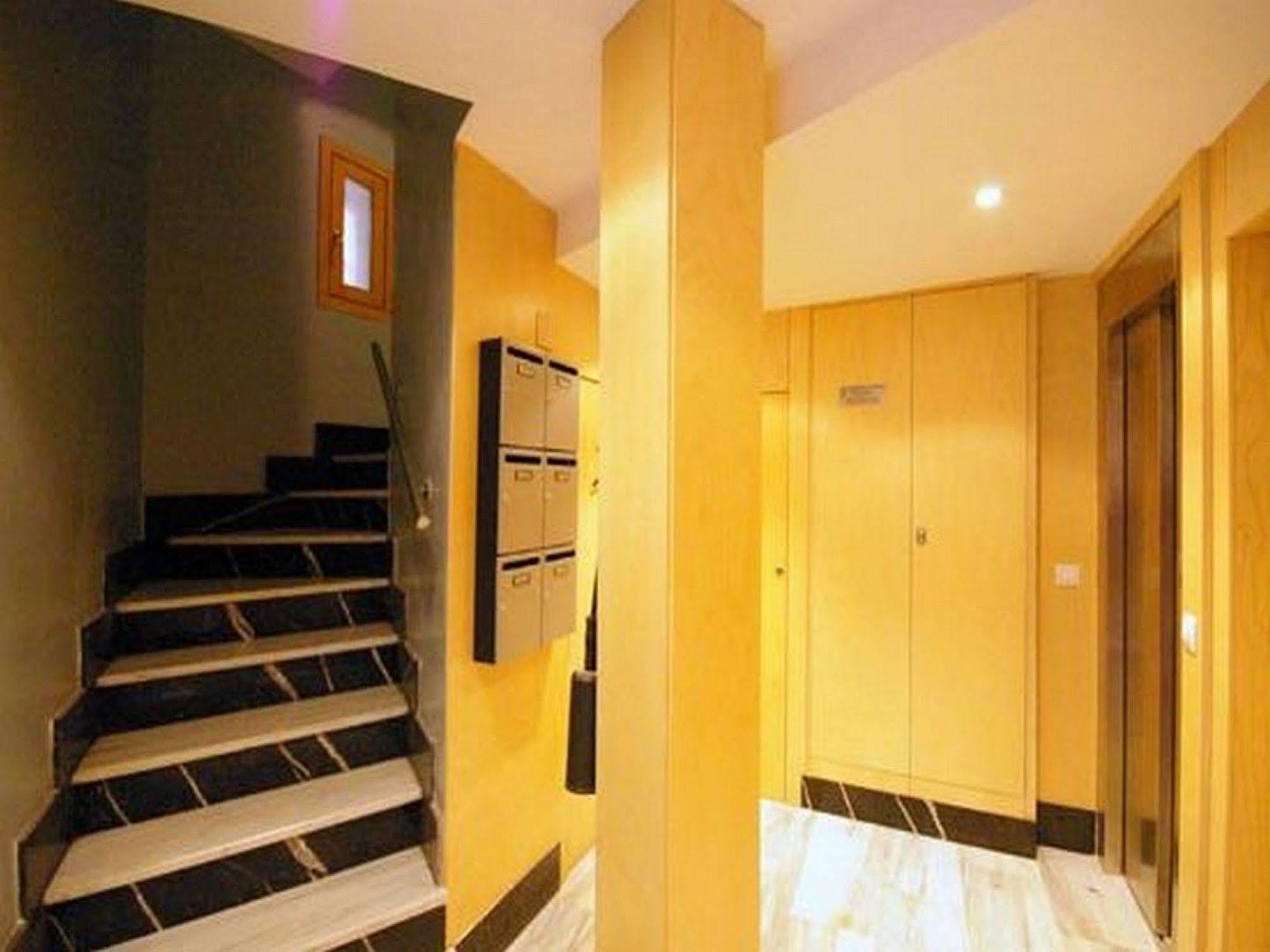 Like Apartments Lonja Valencia Bagian luar foto