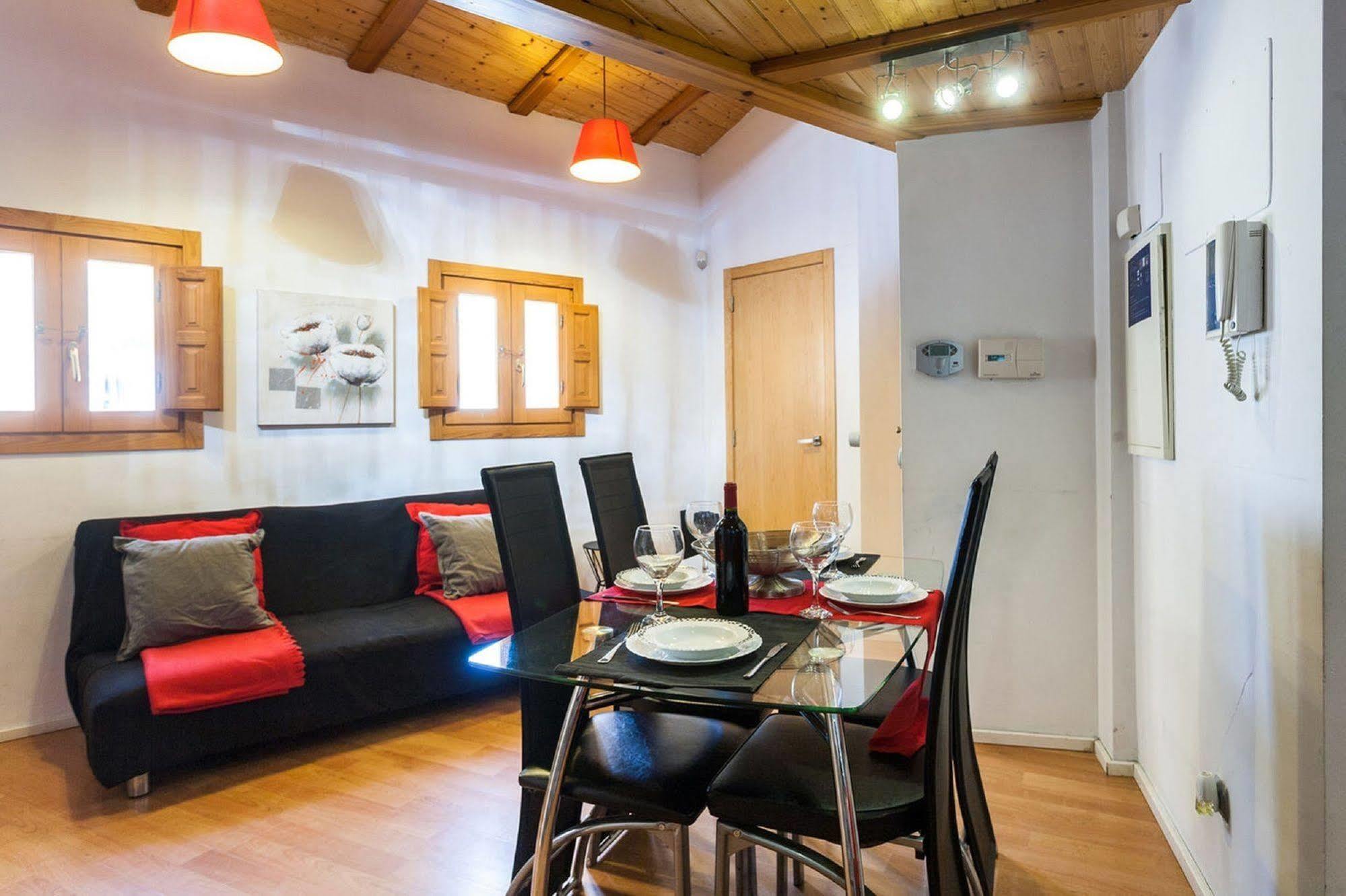 Like Apartments Lonja Valencia Bagian luar foto